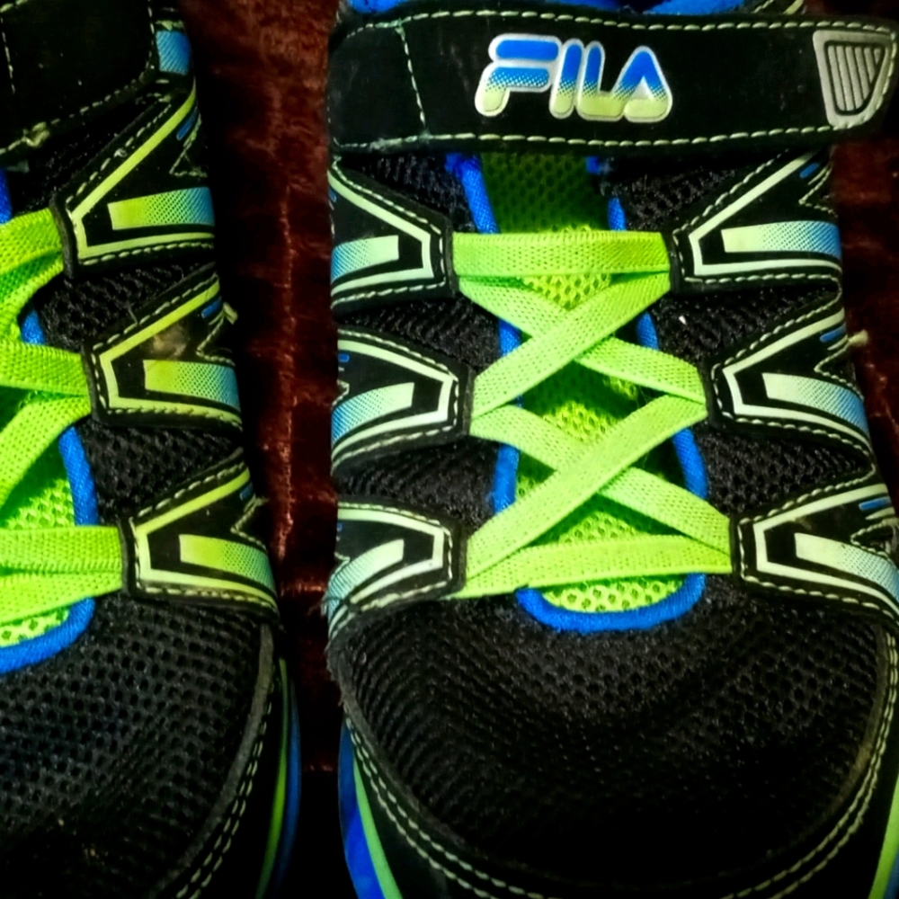 Boys fila size 5